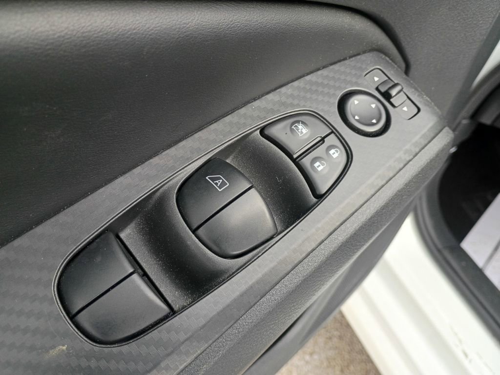 Used 2024 Nissan Altima 2.5 SV image 15