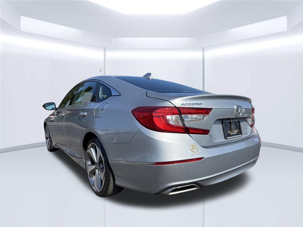 Used 2018 Honda Accord Touring image 3