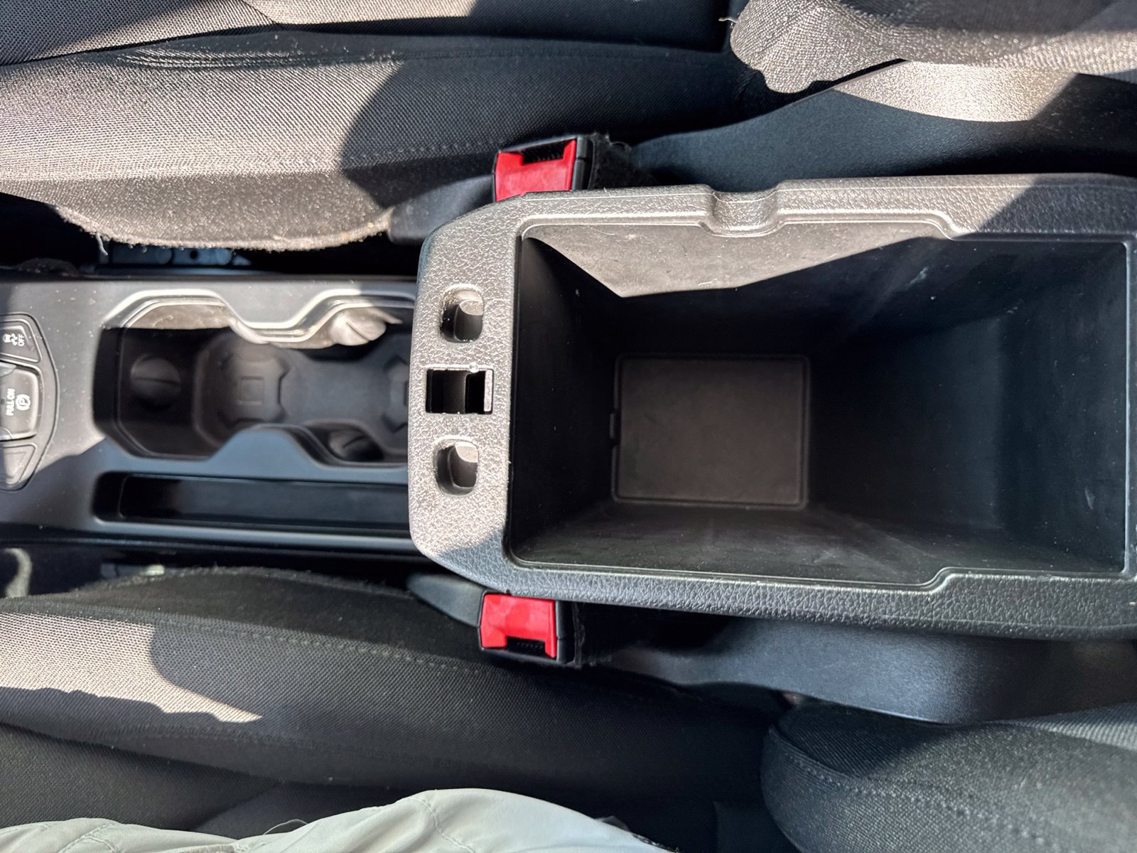 Used 2018 Jeep Renegade Latitude AWD/4WD image 26