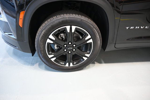 New 2027 Chevrolet Traverse LT w/ LPO, Floor Liner Package FWD image 30