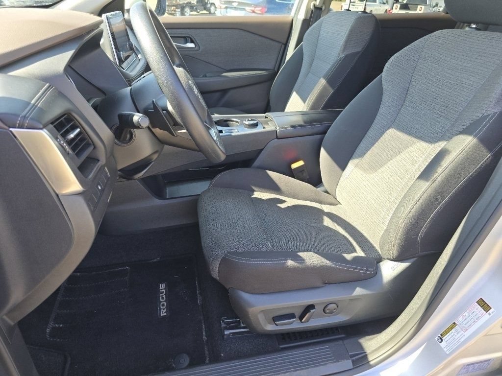 Used 2023 Nissan Rogue SV AWD/4WD image 22