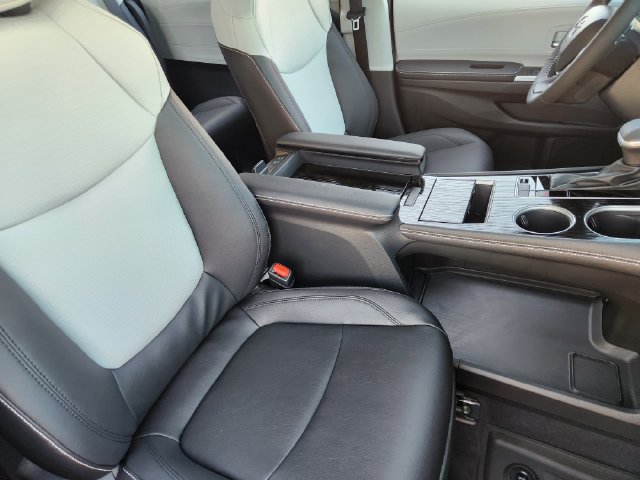 New 2026 Toyota Sienna XSE AWD/4WD image 10