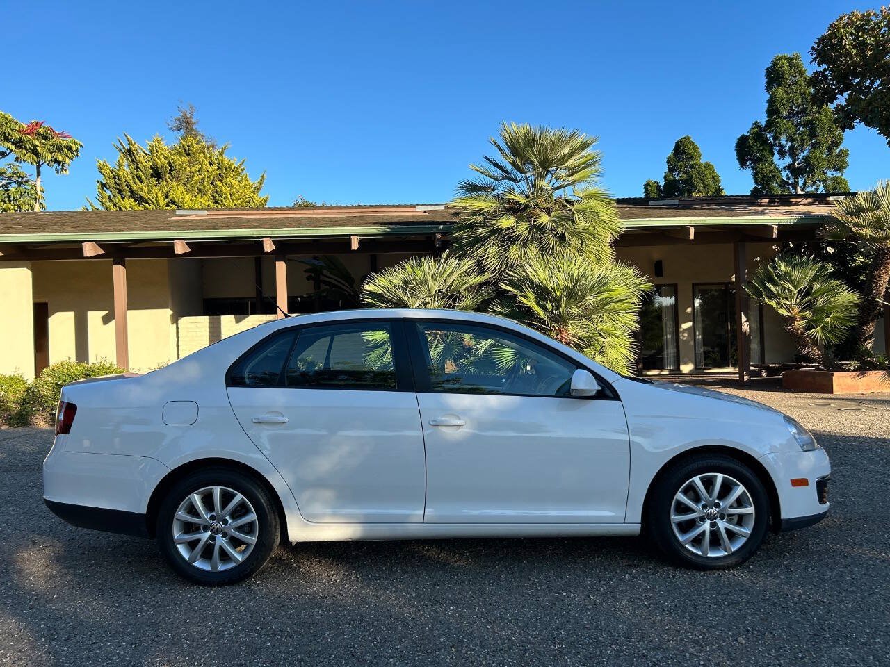 Used 2010 Volkswagen Jetta Limited Edition FWD image 12