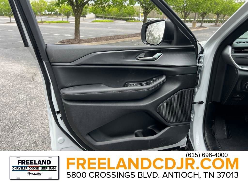 New 2025 Jeep Grand Cherokee L Laredo w/ Luxury Tech Group I image 14