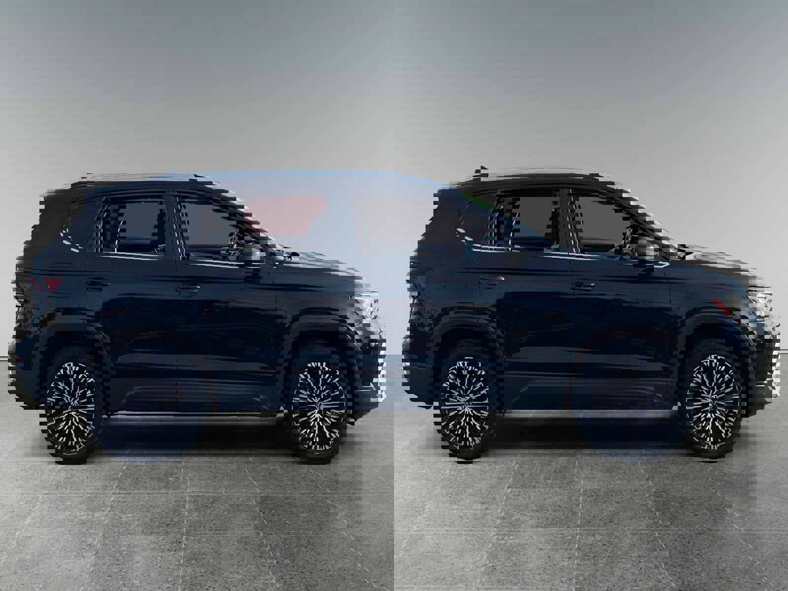 Used 2025 Volkswagen Taos SE image 6