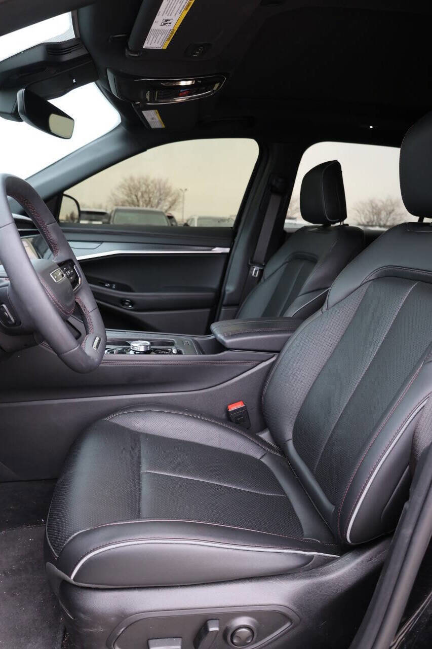 Used 2025 Jeep Wagoneer S Limited image 13