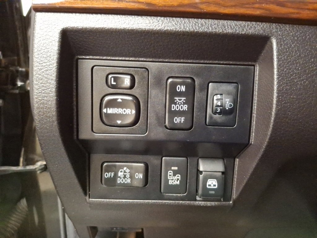 Used 2016 Toyota Tundra Limited image 27