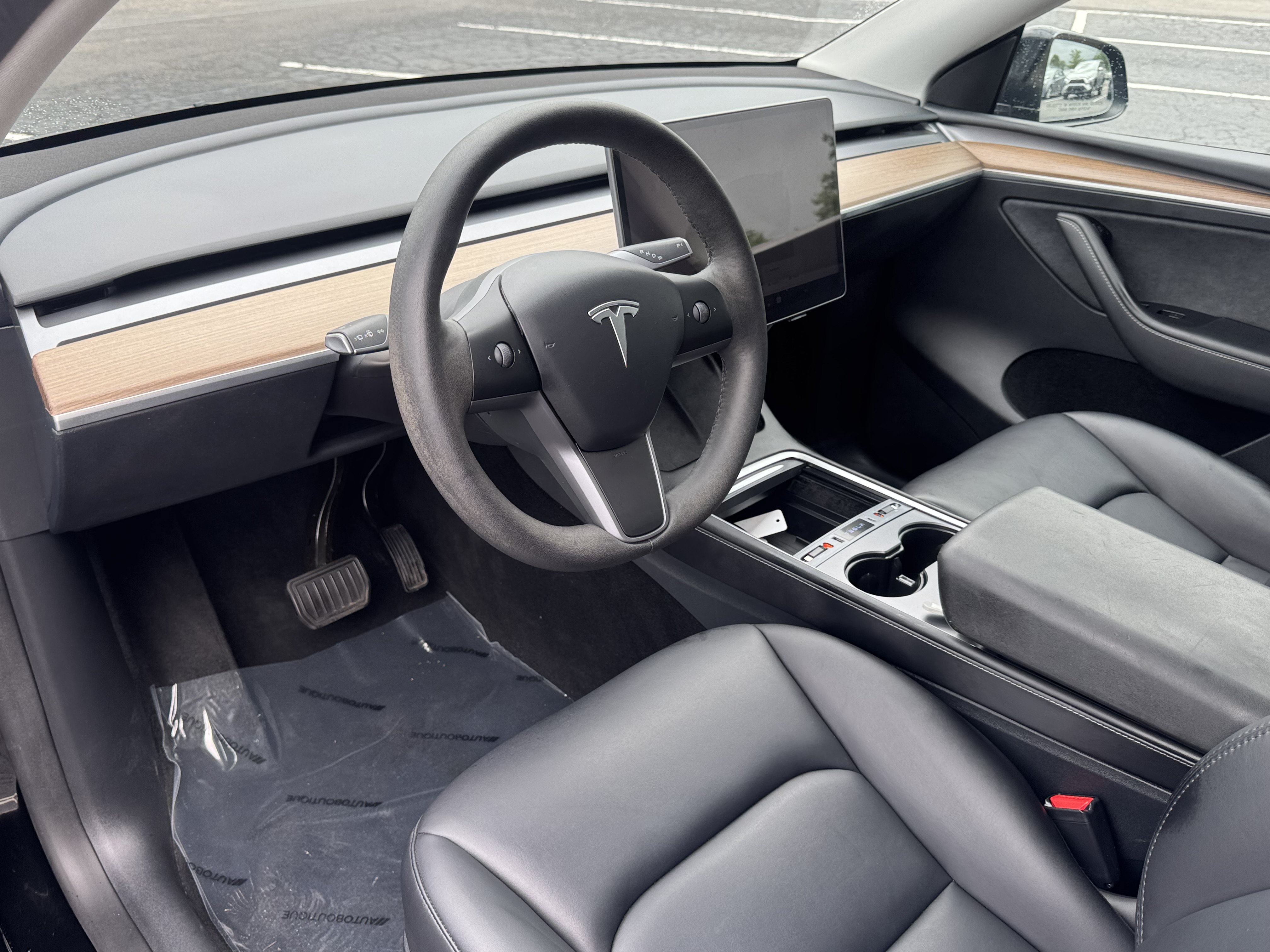 Used 2024 Tesla Model Y 2WD image 10