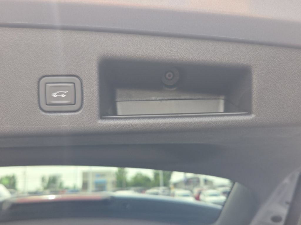 Used 2024 Chevrolet Equinox Premier FWD image 20