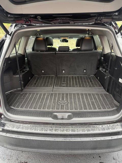 Used 2019 Toyota Highlander XLE image 7