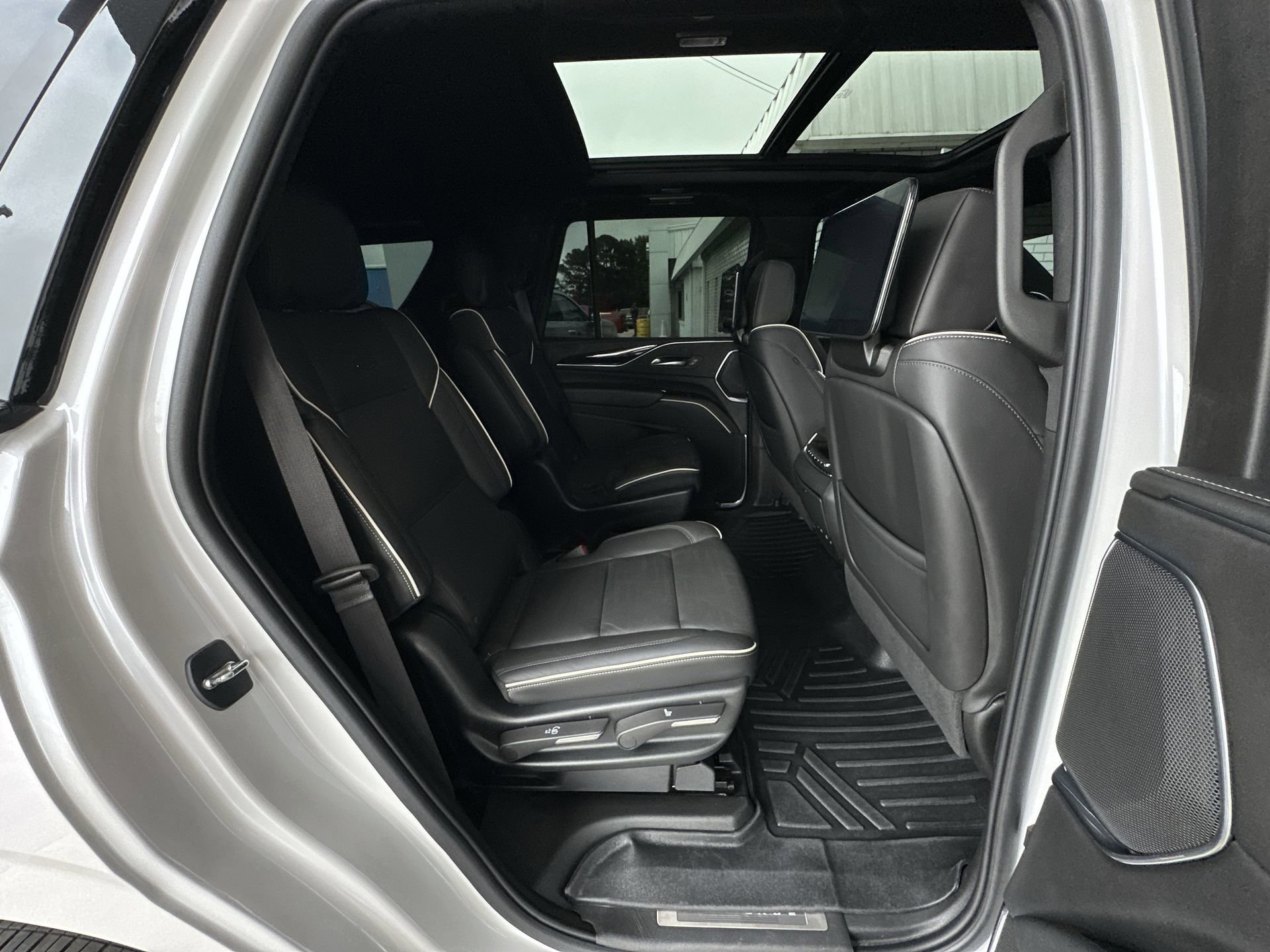 Used 2023 Cadillac Escalade Sport w/ LPO, ONYX Package AWD/4WD image 28