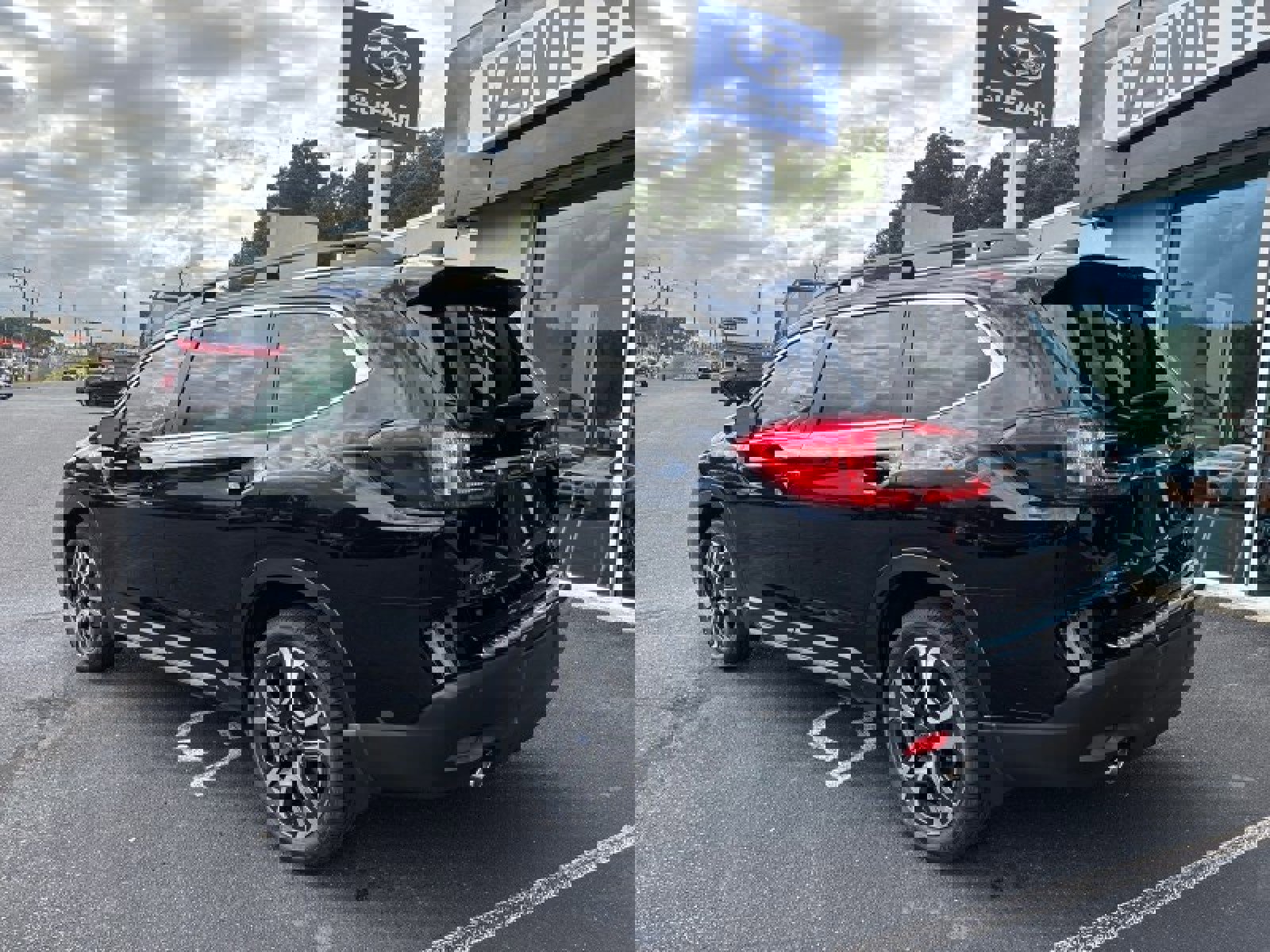 New 2025 Subaru Ascent Limited image 2