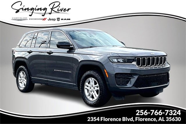 Used 2024 Jeep Grand Cherokee Laredo image 1