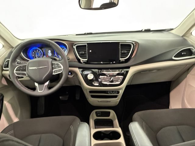 Used 2024 Chrysler Voyager LX FWD image 19