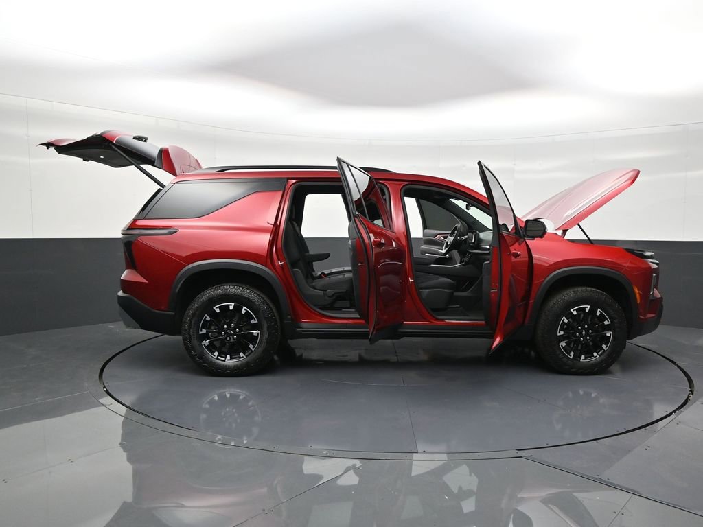 Used 2025 Chevrolet Traverse Z71 w/ Enhanced Driving Package AWD/4WD image 30