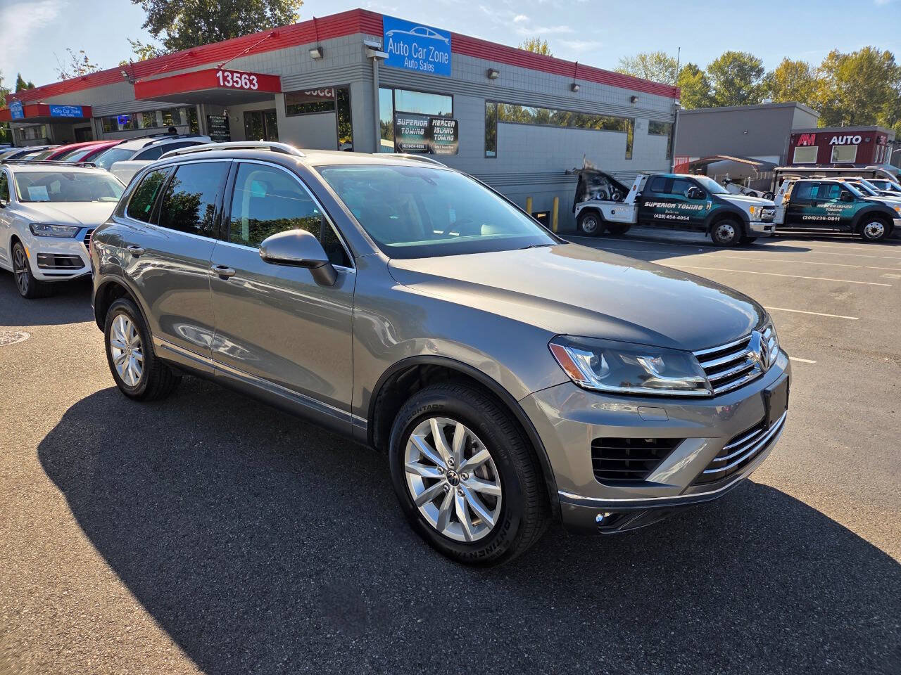 Used 2015 Volkswagen Touareg Sport AWD/4WD image 9
