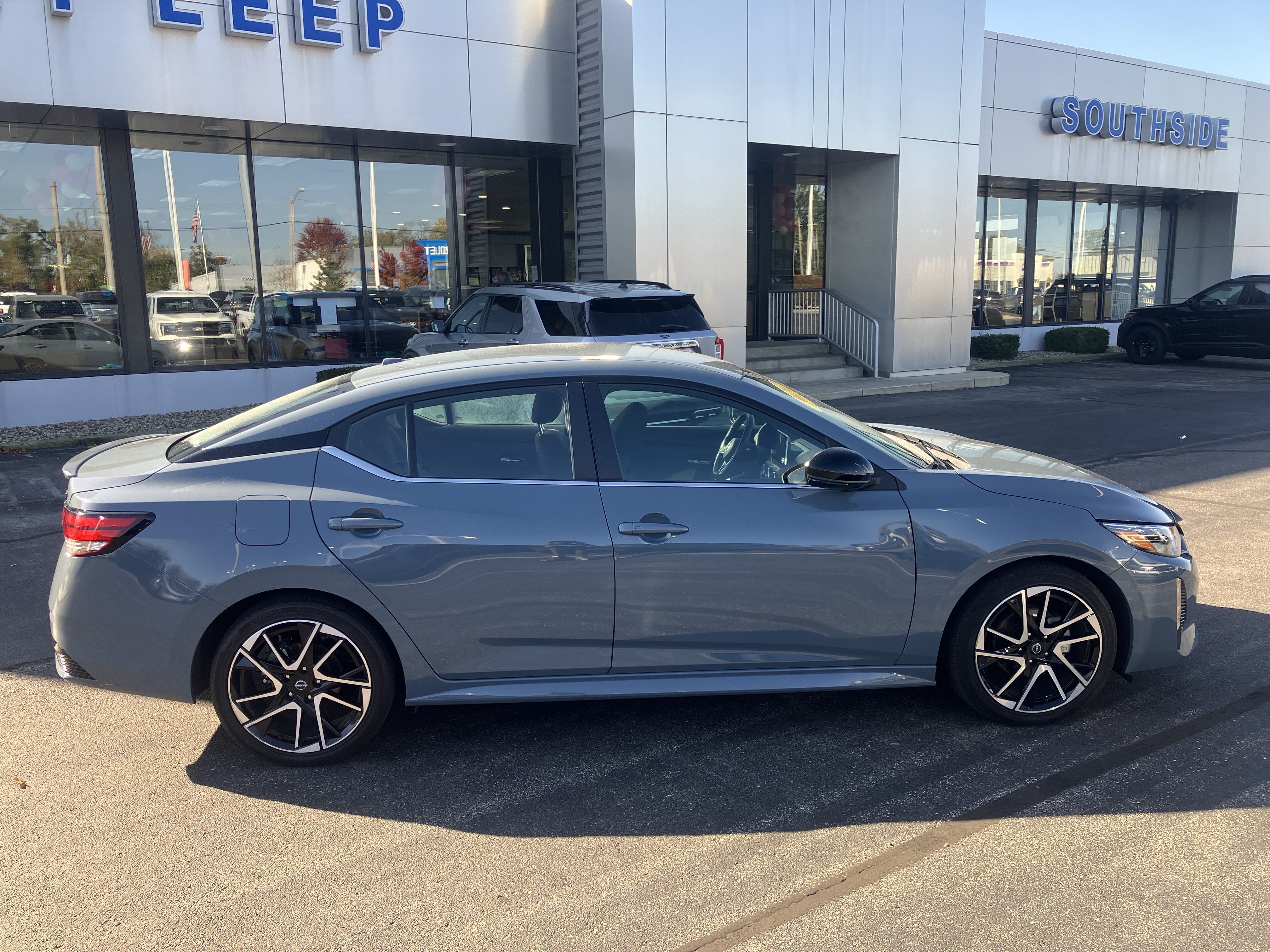 Used 2024 Nissan Sentra SR FWD image 8