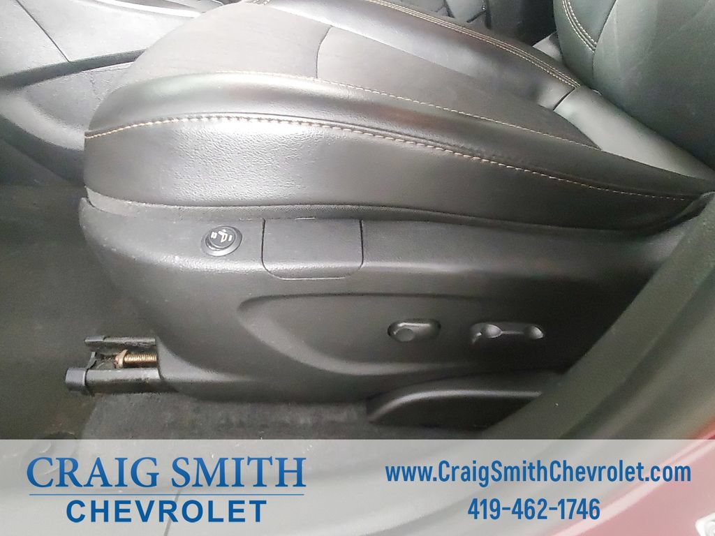 Used 2019 Chevrolet Trax LT w/ LT Convenience Package AWD/4WD image 11