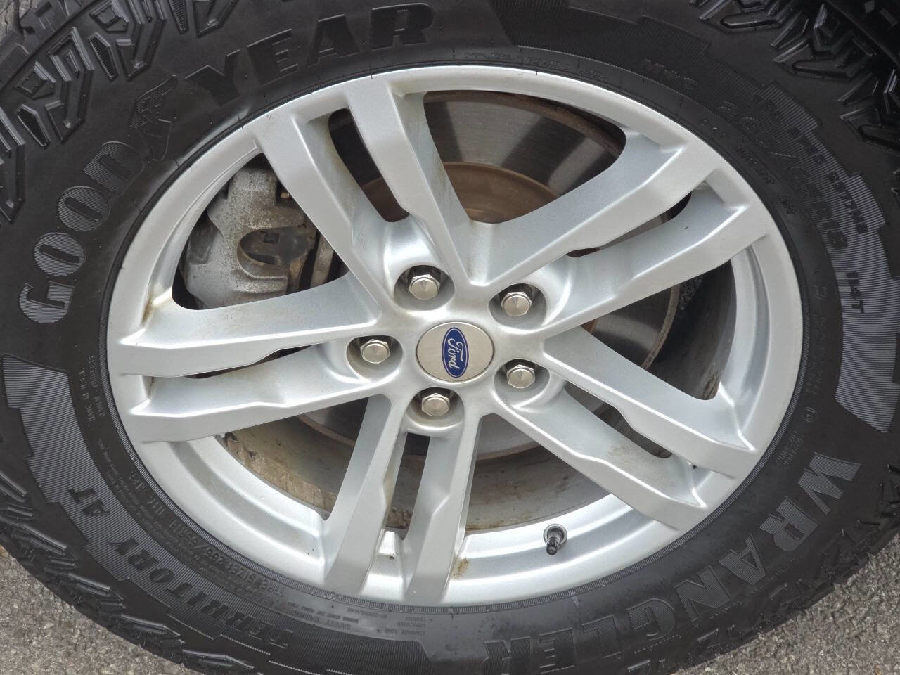 Used 2022 Ford Explorer XLT image 10