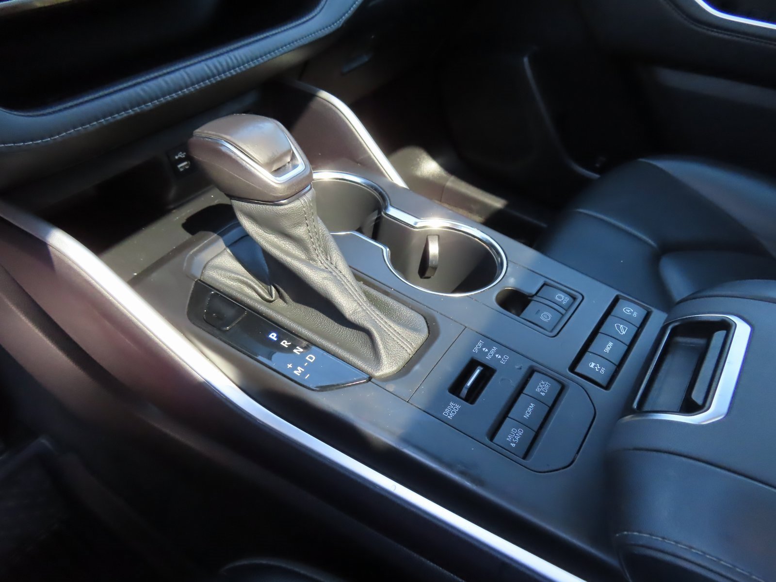 Used 2022 Toyota Highlander XLE image 29