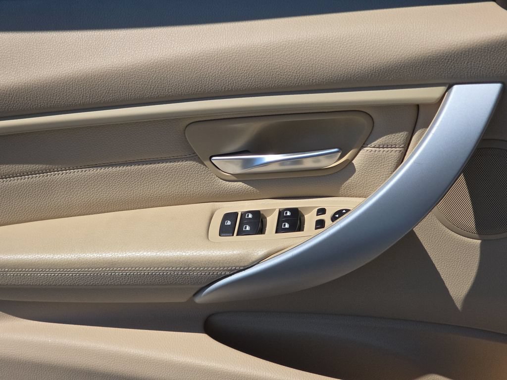 Used 2013 BMW 328i xDrive Sedan AWD/4WD image 29