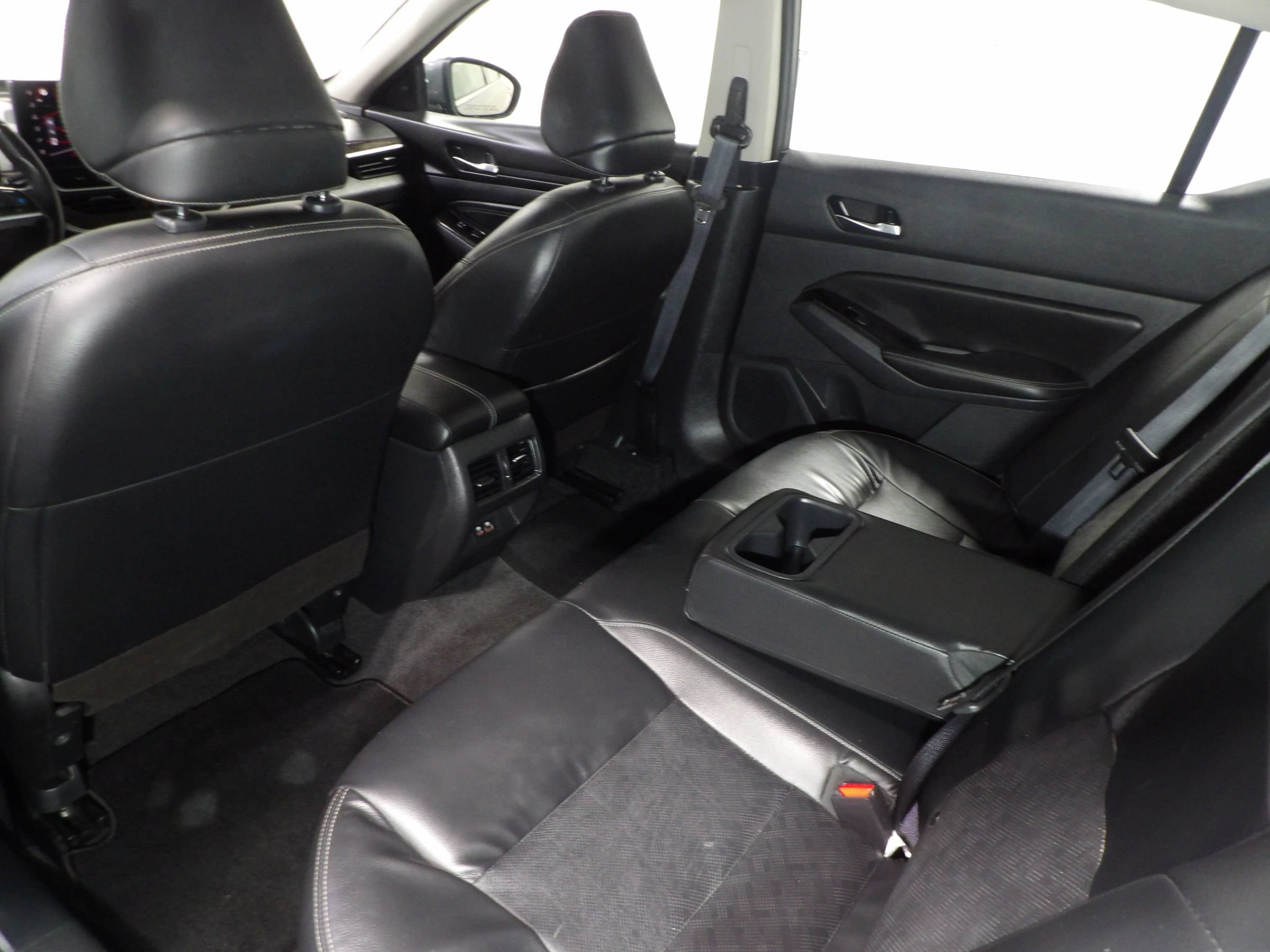 Used 2023 Nissan Altima 2.5 SL FWD image 11
