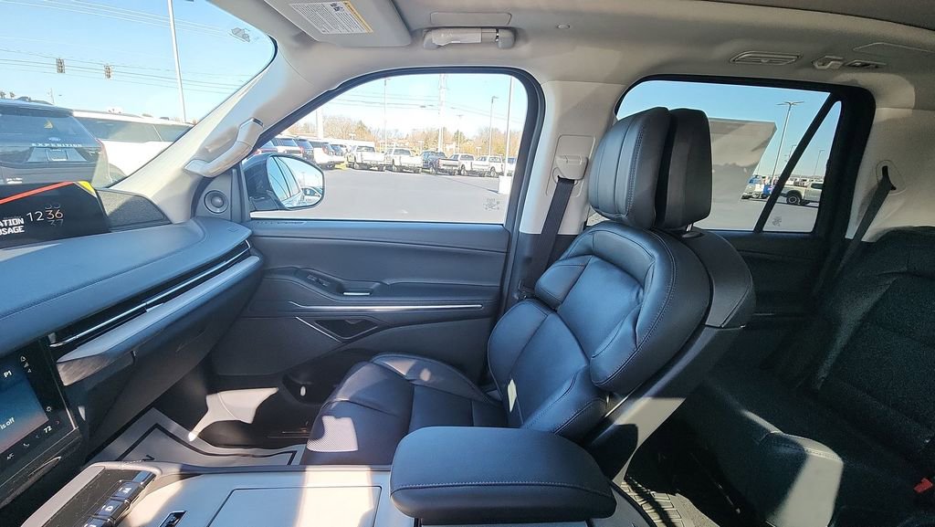New 2025 Lincoln Navigator Reserve AWD/4WD image 11