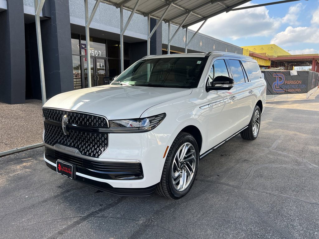 New 2025 Lincoln Navigator L Reserve image 3