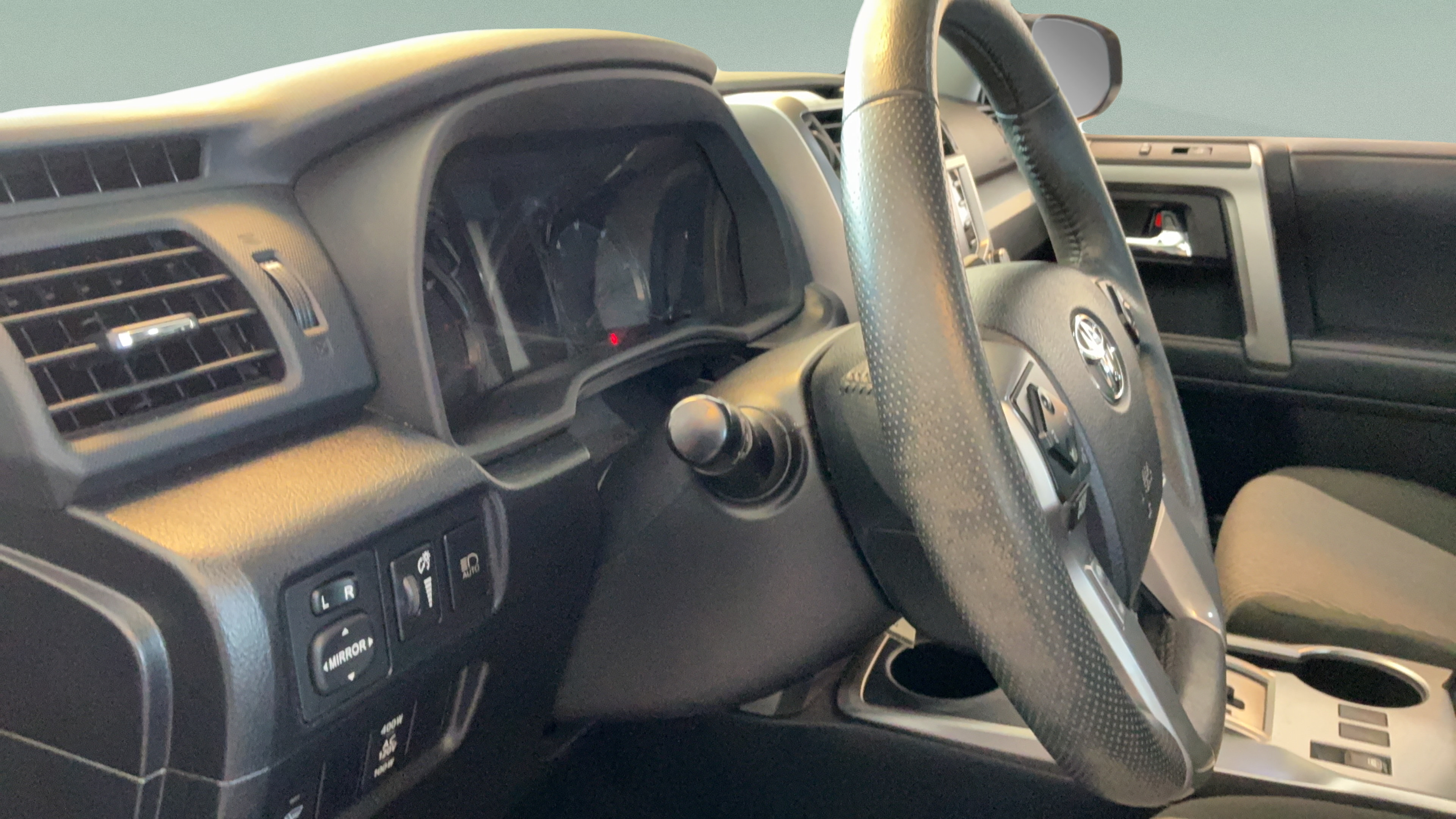 Used 2020 Toyota 4Runner SR5 AWD/4WD image 21