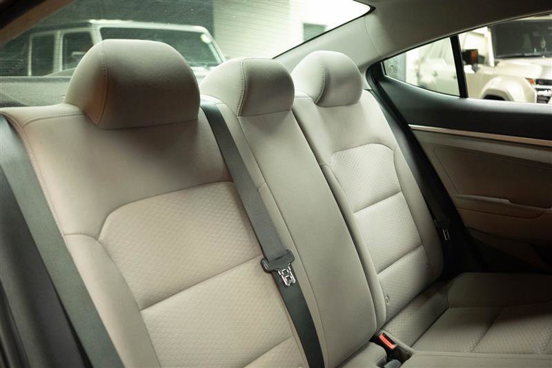 Used 2020 Hyundai Elantra SE FWD image 15