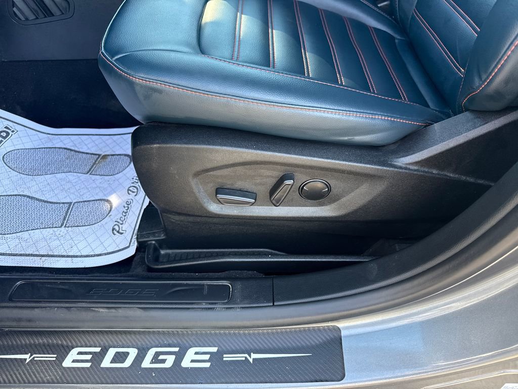 Used 2024 Ford Edge SEL w/ Sport Appearance Package image 31