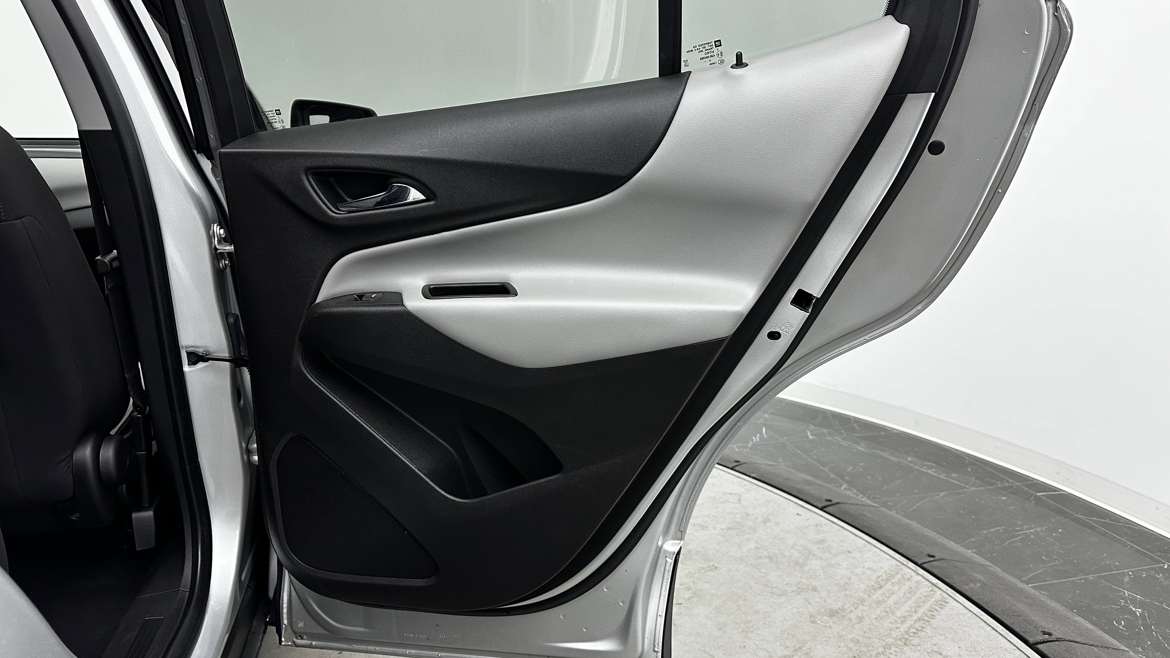 Used 2019 Chevrolet Equinox LS w/ LS Convenience Package image 30