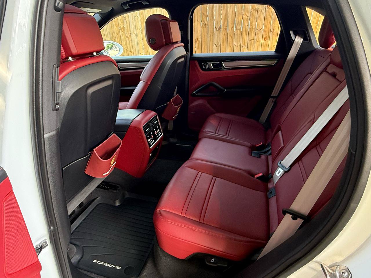 Used 2022 Porsche Cayenne Platinum Edition AWD/4WD image 26