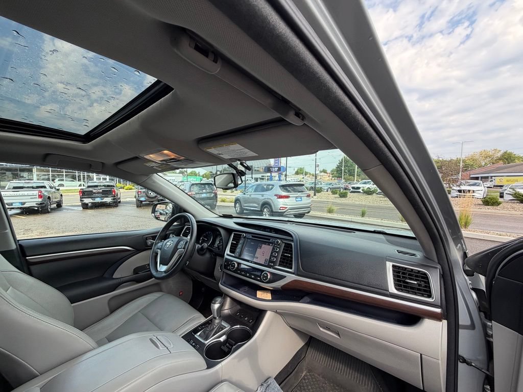 Used 2015 Toyota Highlander Limited AWD/4WD image 12