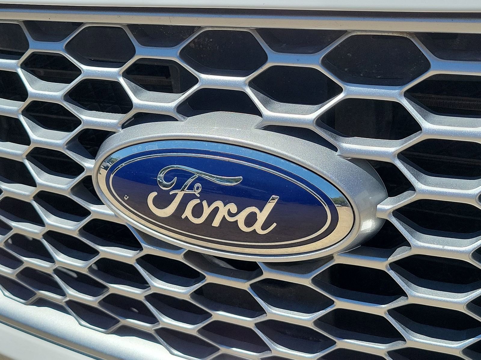 Used 2024 Ford Edge SEL image 29