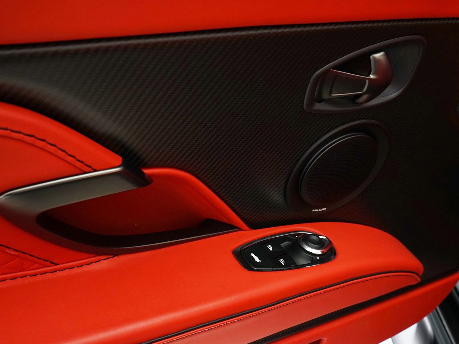 Used 2022 Aston Martin DBS Superleggera Volante image 17