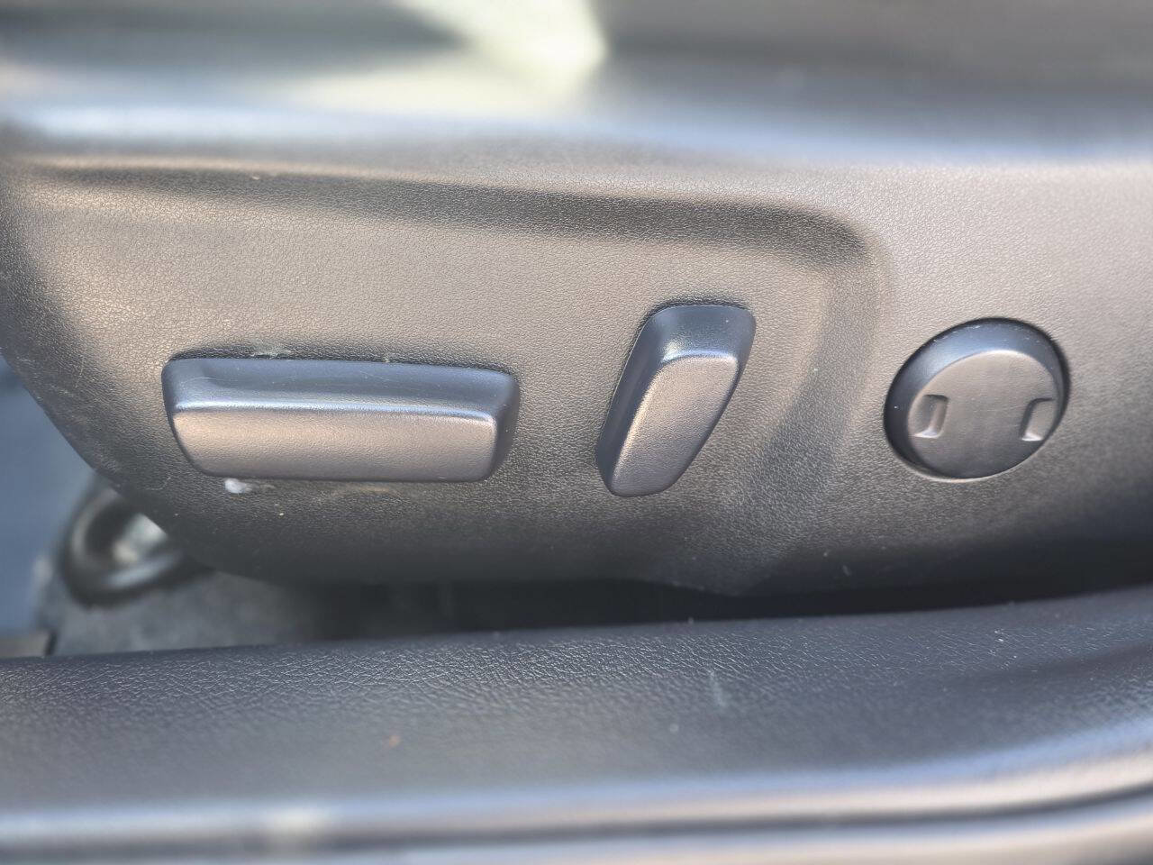 Used 2014 Toyota Camry SE image 19