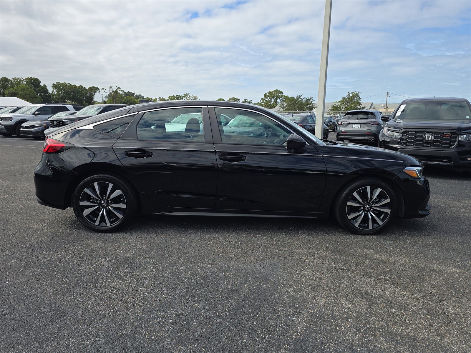 Certified 2024 Honda Civic EX-L image 3