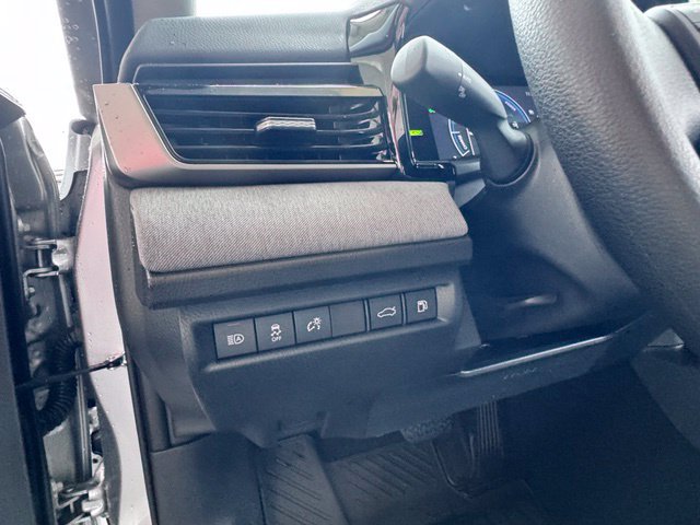 New 2026 Toyota Camry Hybrid FWD image 32
