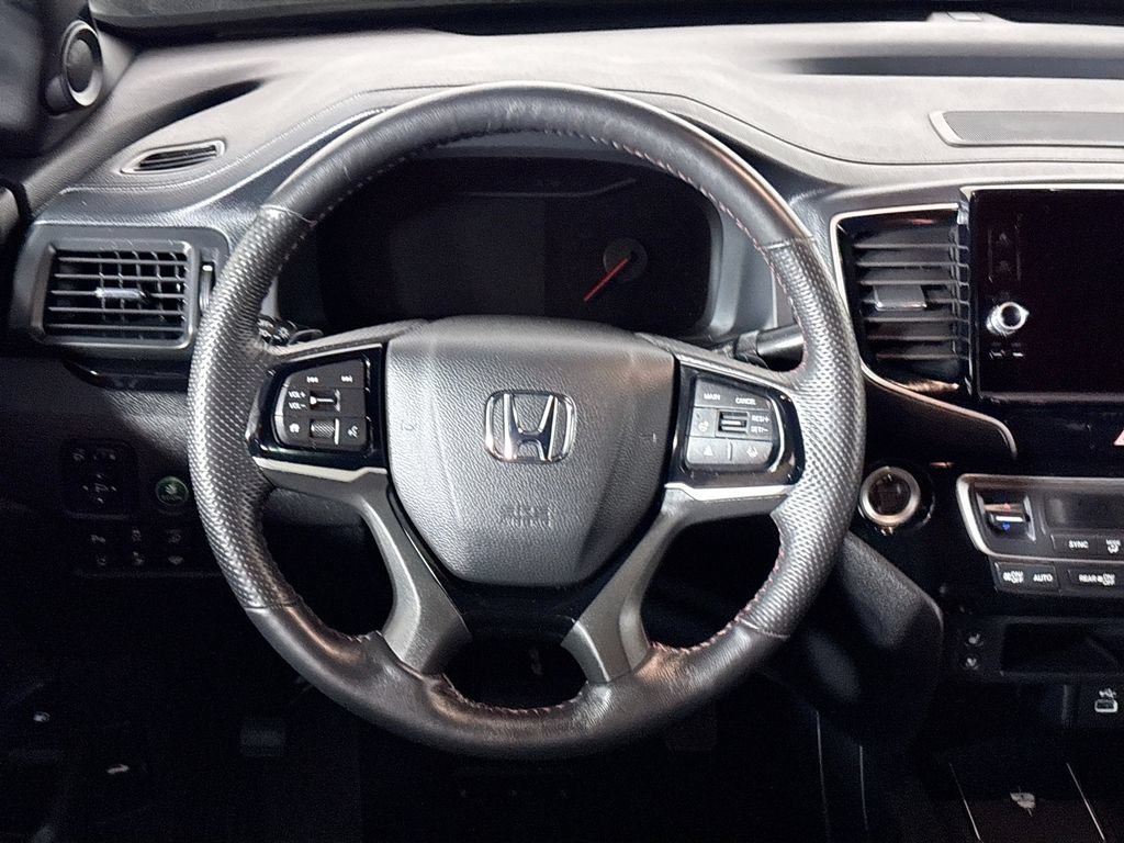 Used 2025 Honda Ridgeline Black Edition image 13