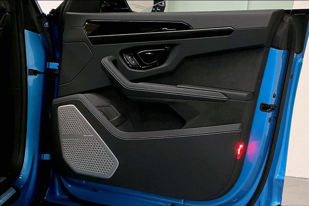 Used 2025 Lamborghini Urus SE image 33