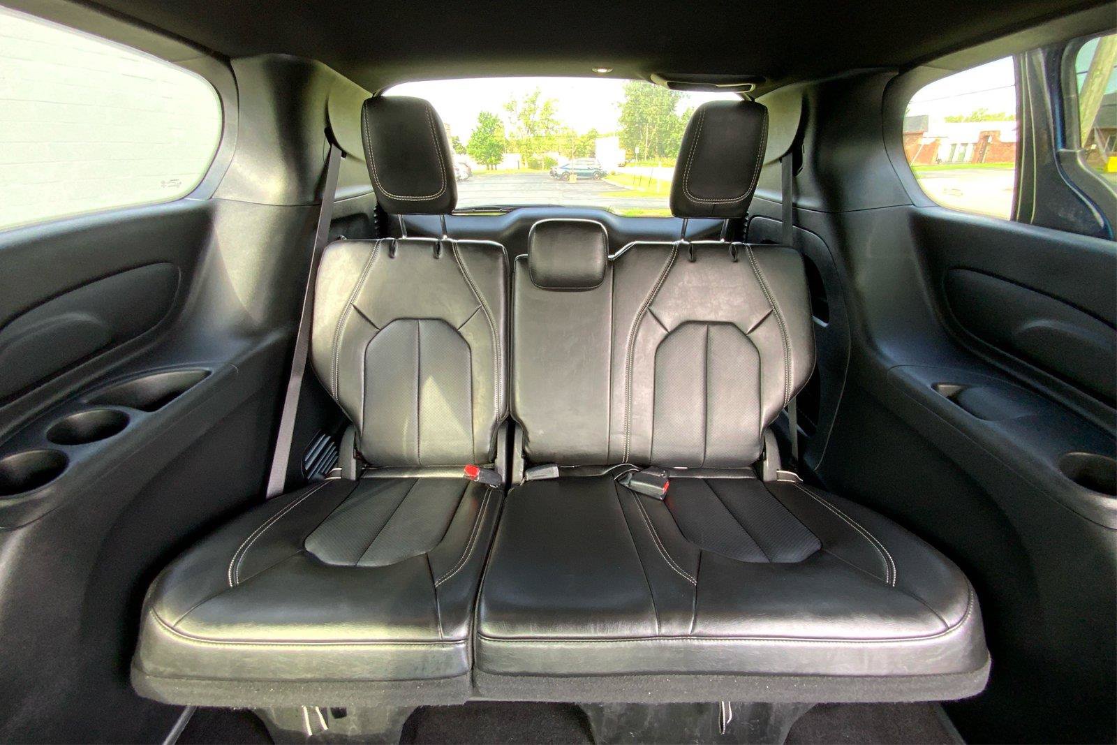 Used 2025 Chrysler Pacifica Select FWD image 36