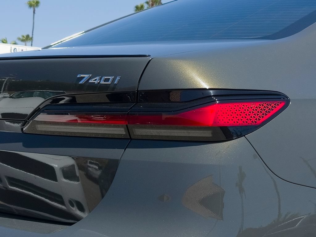 New 2026 BMW 740i RWD image 4