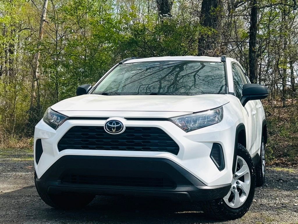 Used 2020 Toyota RAV4 LE FWD image 1