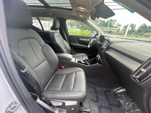 Certified 2025 Volvo XC40 B5 Core AWD/4WD image 15