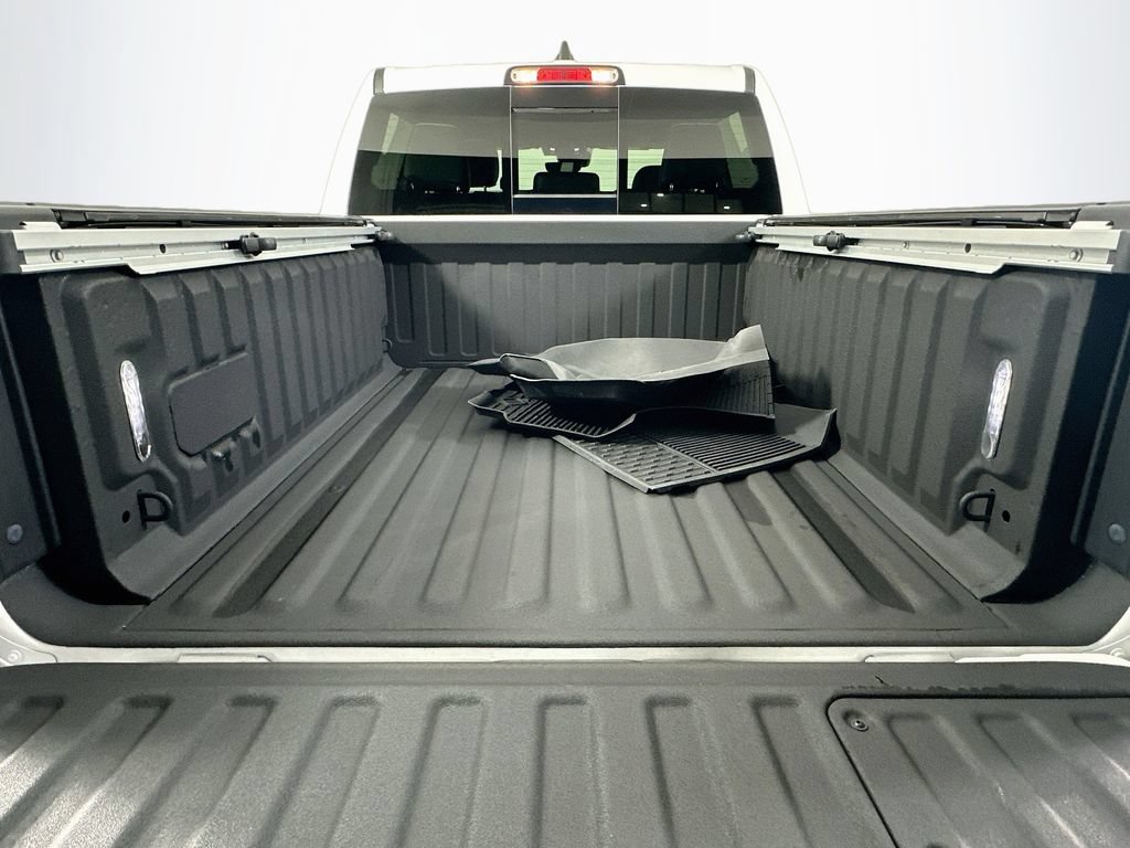 Used 2025 RAM 1500 Limited w/ Body Color Bumper Group AWD/4WD image 27