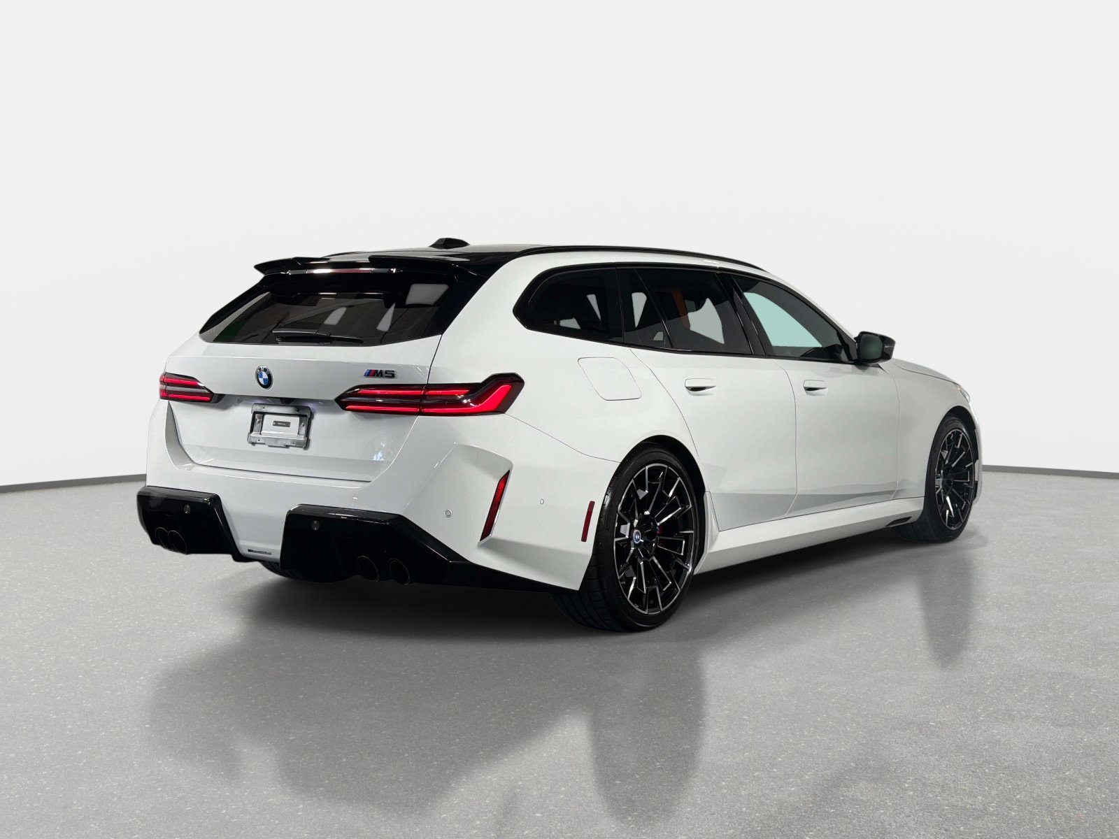 Used 2025 BMW M5 Touring AWD/4WD image 3