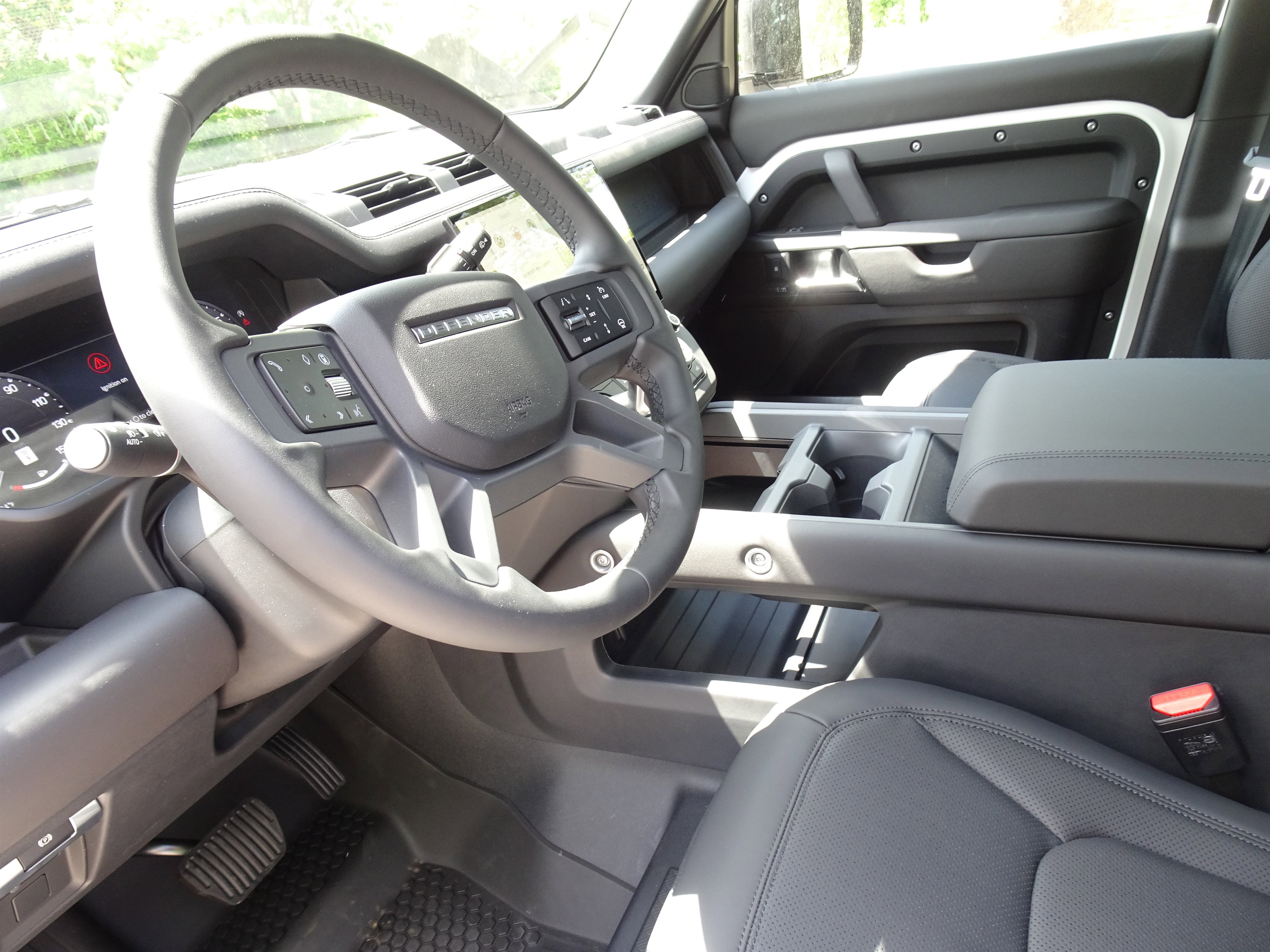 New 2026 Land Rover Defender 110 X-Dynamic SE AWD/4WD image 18