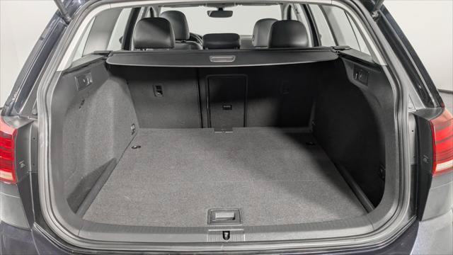 Used 2018 Volkswagen Golf SE FWD image 19