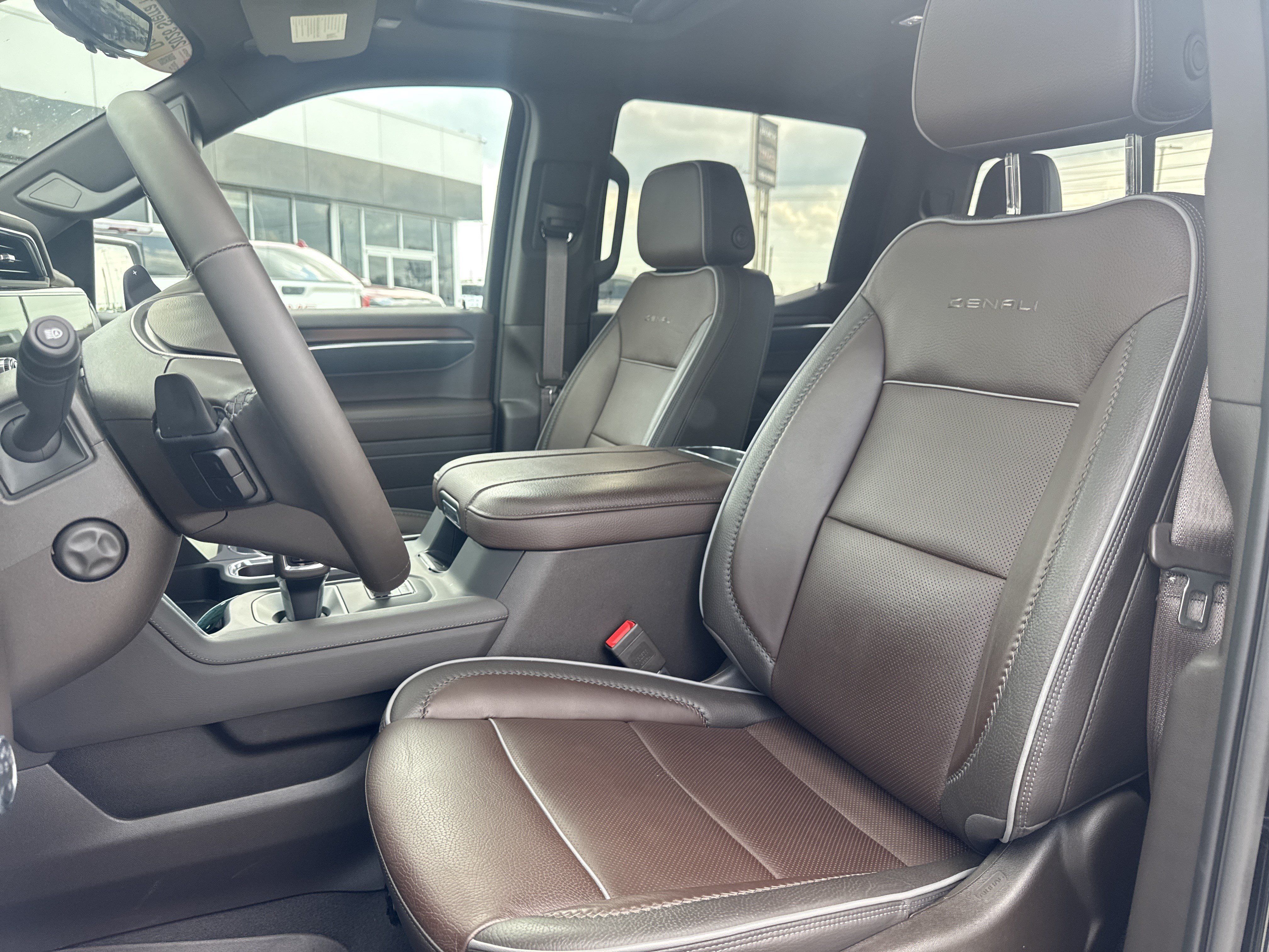 Used 2026 GMC Sierra 1500 Denali w/ Denali Reserve Package AWD/4WD image 3